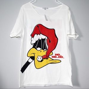 UO Daffy Duck Christmas Tshirt - L